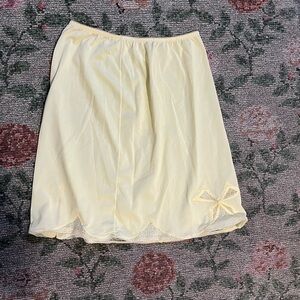Sweetest bali vintage baby light yellow slip skirt lace & bow 💛💐☁️